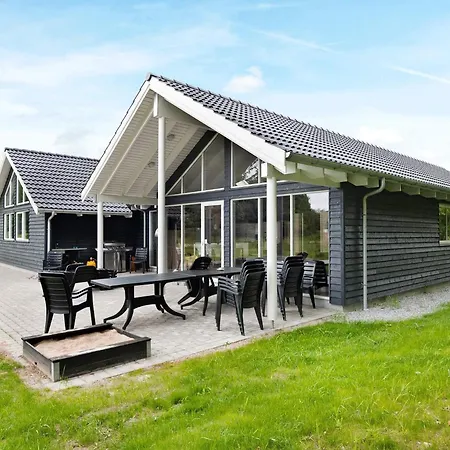 16 Person In Glesborg *