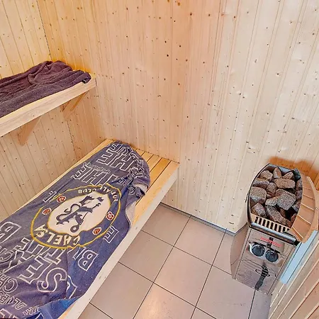 16 Person In Glesborg *