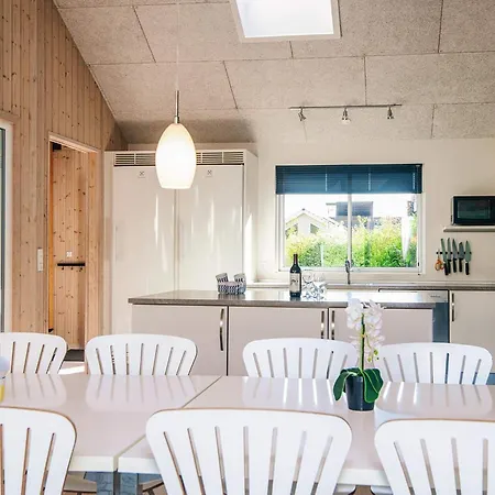 16 Person In Glesborg * Fjellerup Strand