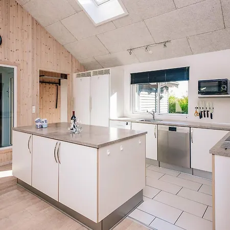 16 Person In Glesborg * Fjellerup Strand