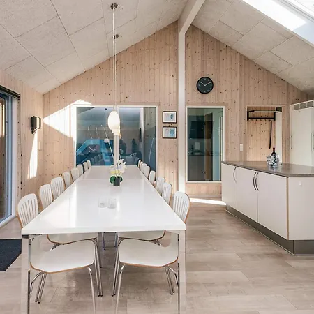 16 Person In Glesborg