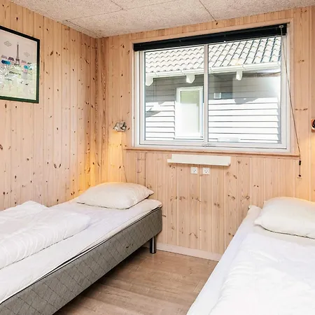 16 Person In Glesborg *