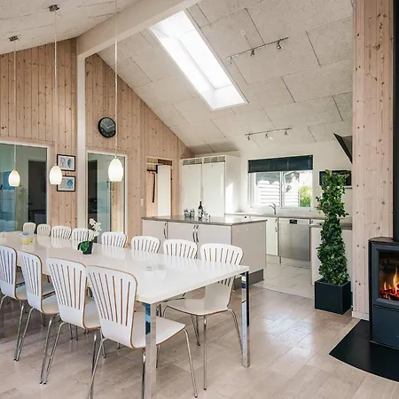 16 Person In Glesborg *