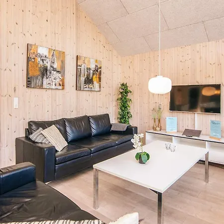 16 Person In Glesborg *