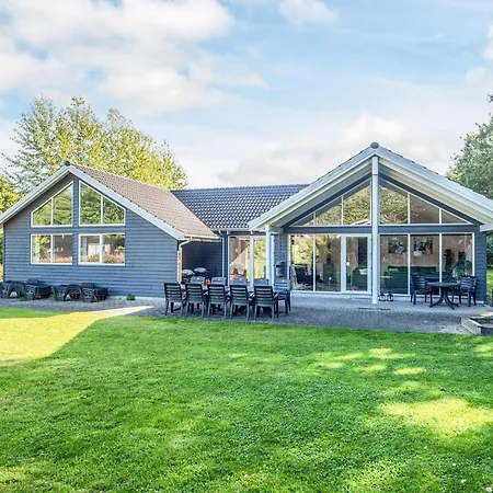 度假居 16 Person In Glesborg Fjellerup Strand