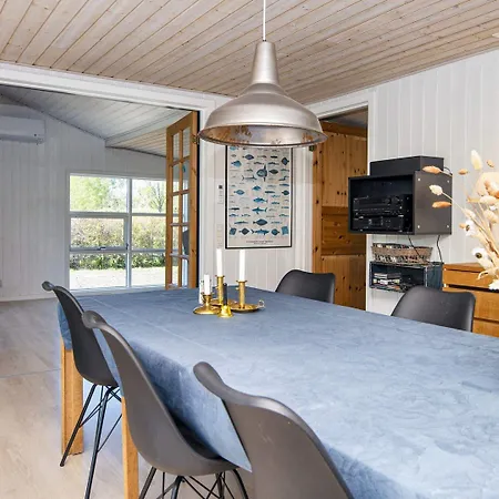 16 Person In Glesborg * Fjellerup Strand